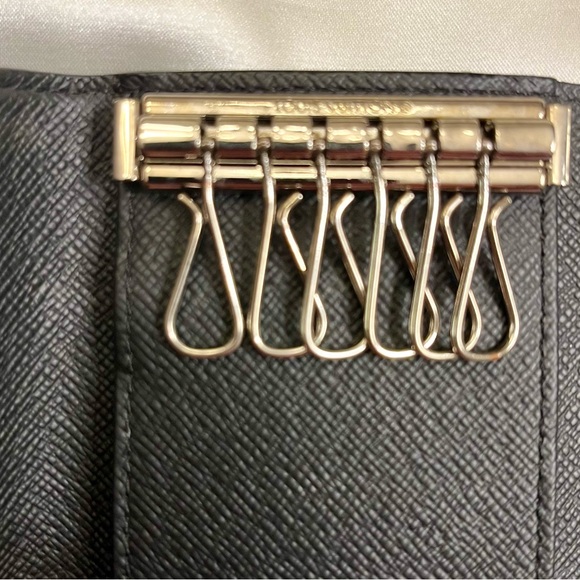 Louis Vuitton Damier Graphite 6 Key Holder - Picture 12 of 12